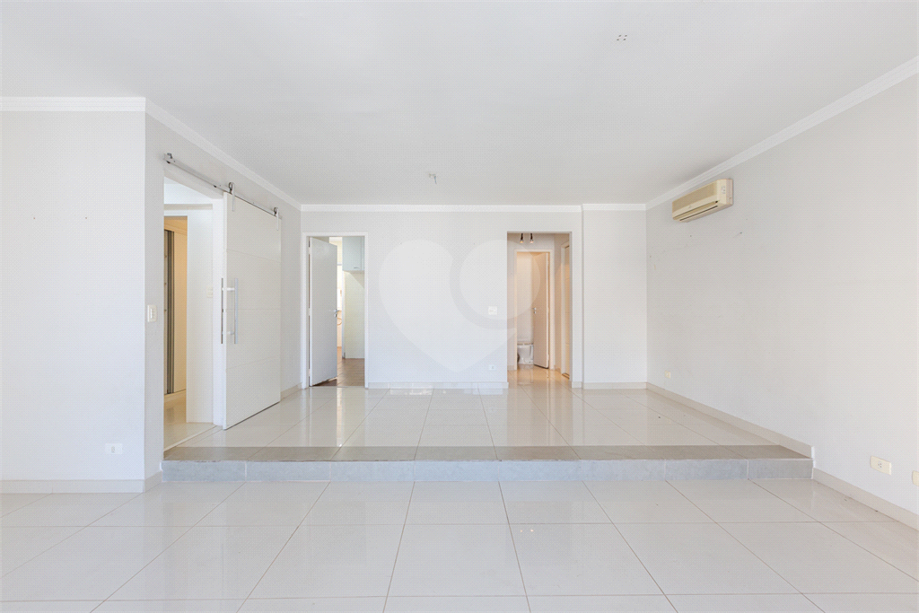 Apartamento - Perdizes - 3 Dormitórios - 126m²