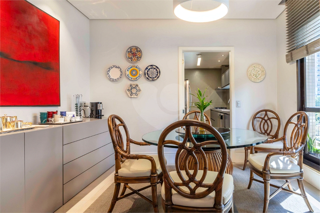 Apartamento em Moema Pássaros na melhor rua do bairro.