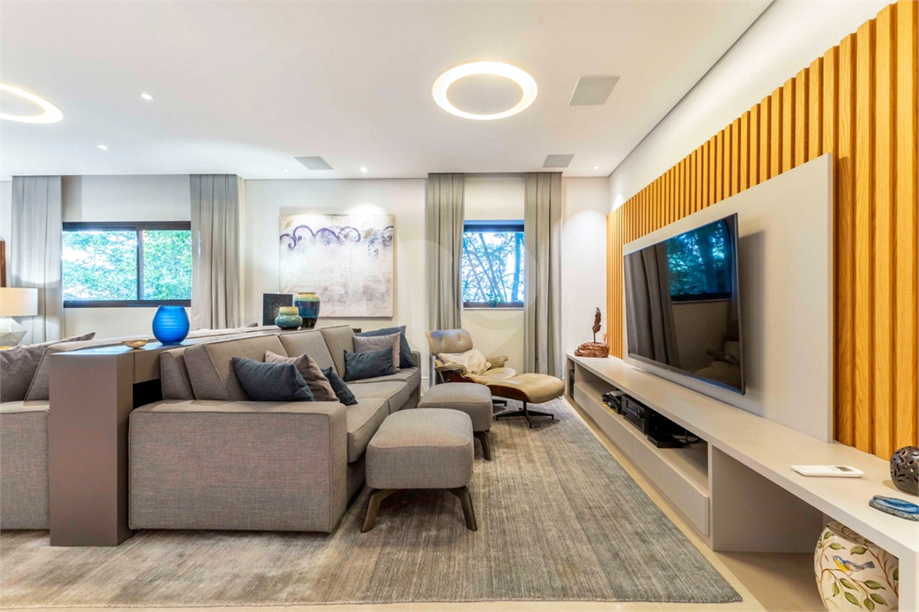 Apartamento em Moema Pássaros na melhor rua do bairro.