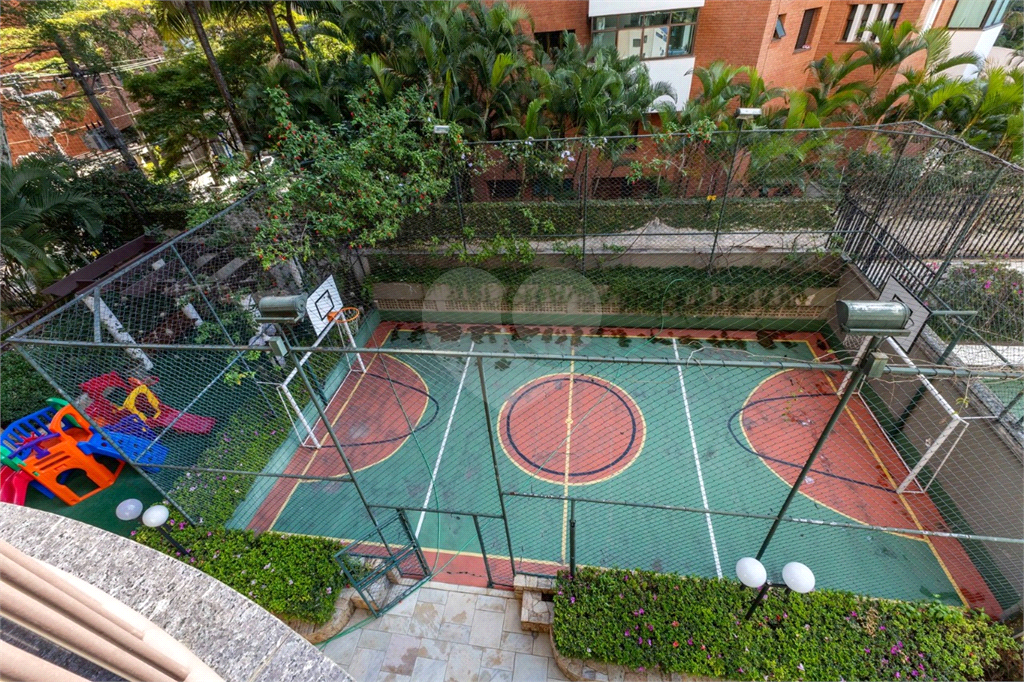 Apartamento em Moema Pássaros na melhor rua do bairro.