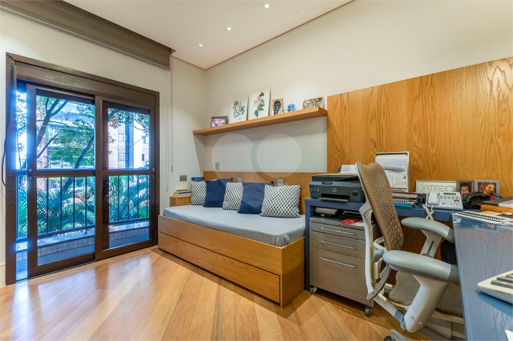 Apartamento em Moema Pássaros na melhor rua do bairro.