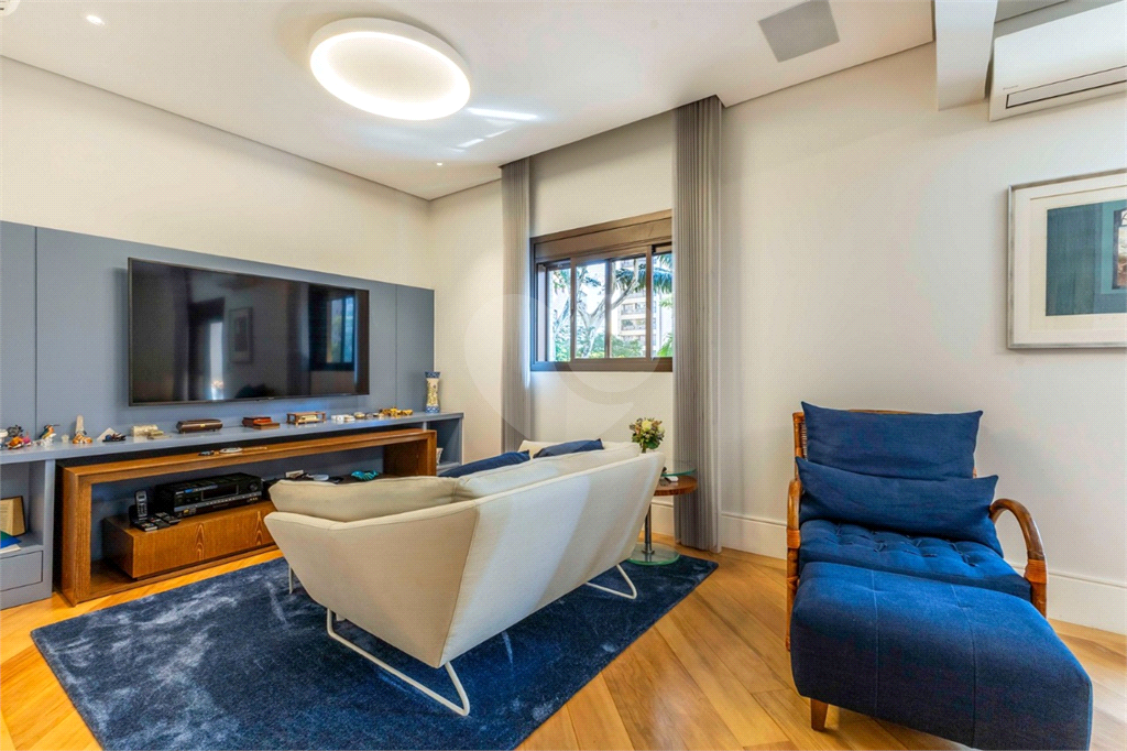 Apartamento em Moema Pássaros na melhor rua do bairro.