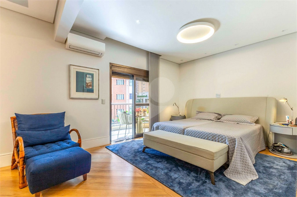 Apartamento em Moema Pássaros na melhor rua do bairro.