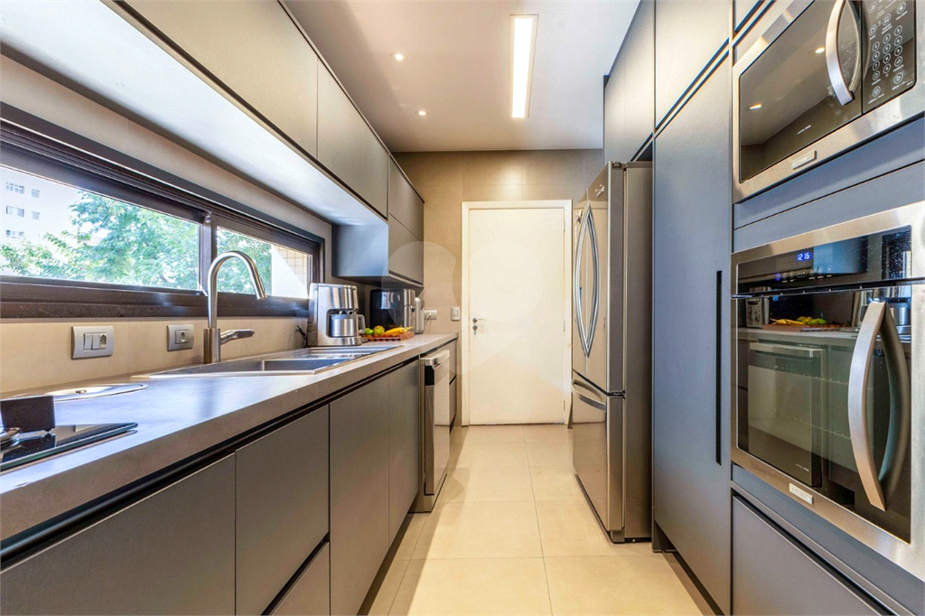 Apartamento em Moema Pássaros na melhor rua do bairro.