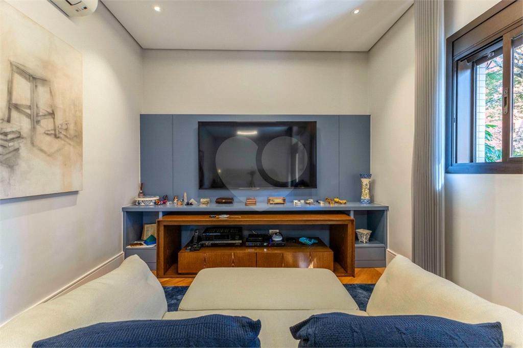Apartamento em Moema Pássaros na melhor rua do bairro.