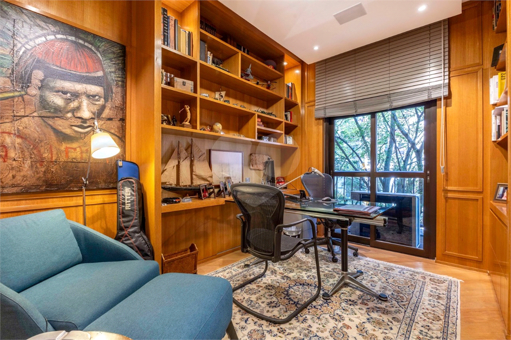 Apartamento em Moema Pássaros na melhor rua do bairro.