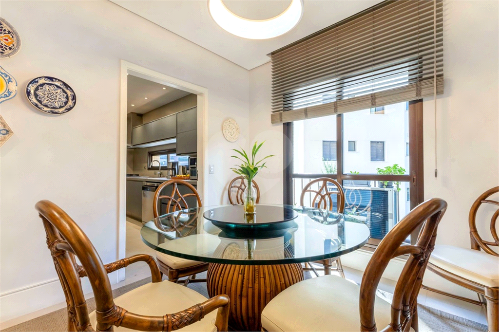 Apartamento em Moema Pássaros na melhor rua do bairro.