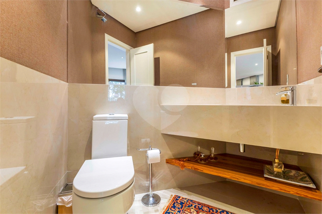 Apartamento em Moema Pássaros na melhor rua do bairro.
