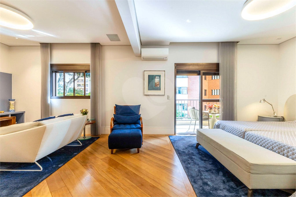Apartamento em Moema Pássaros na melhor rua do bairro.
