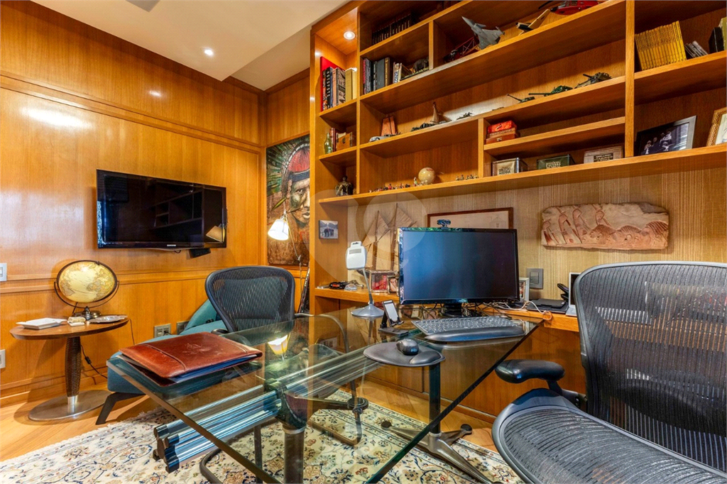 Apartamento em Moema Pássaros na melhor rua do bairro.