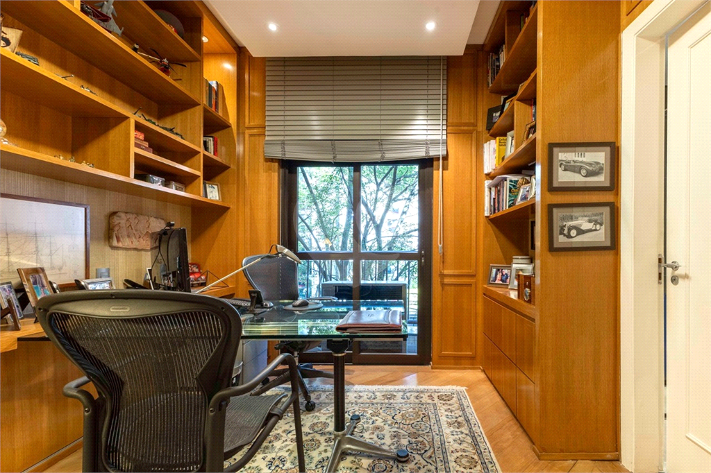 Apartamento em Moema Pássaros na melhor rua do bairro.