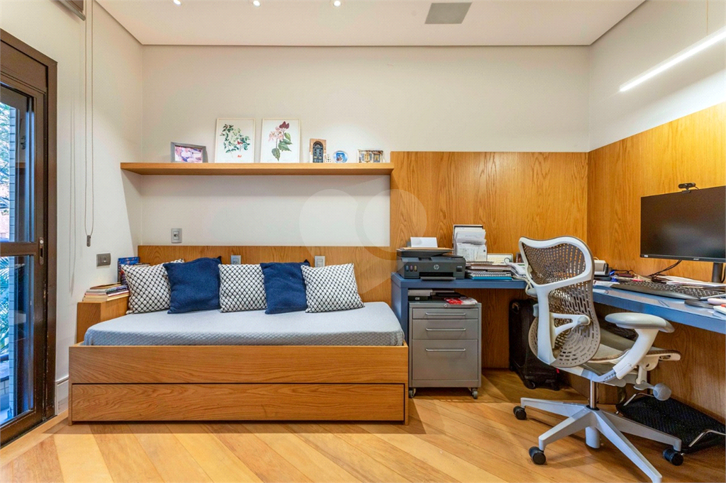 Apartamento em Moema Pássaros na melhor rua do bairro.
