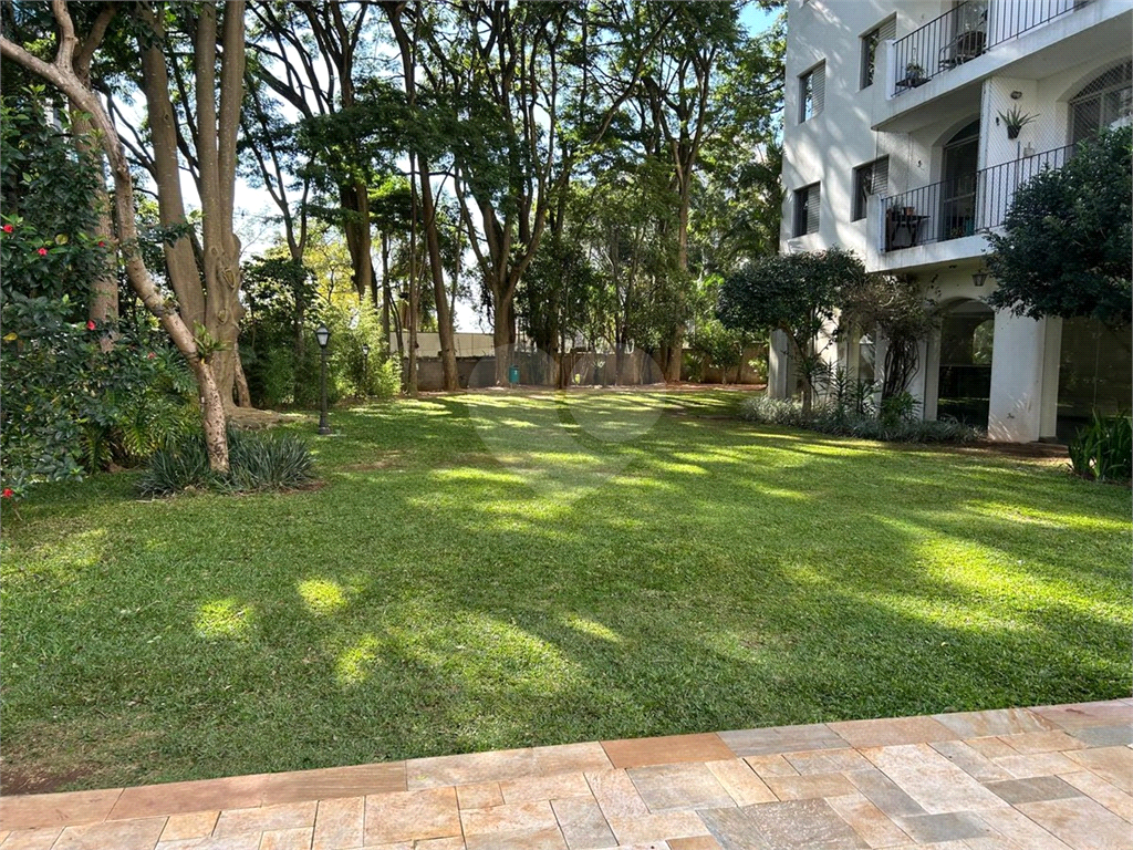APARTAMENTO em MORUMBI