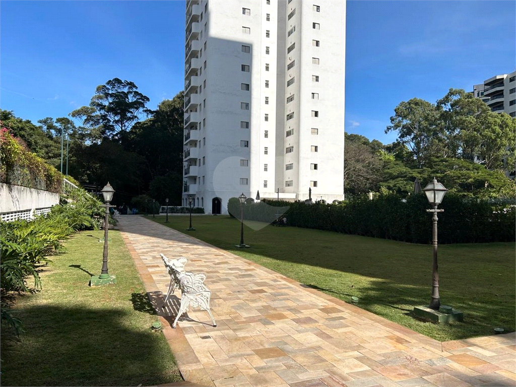 APARTAMENTO em MORUMBI
