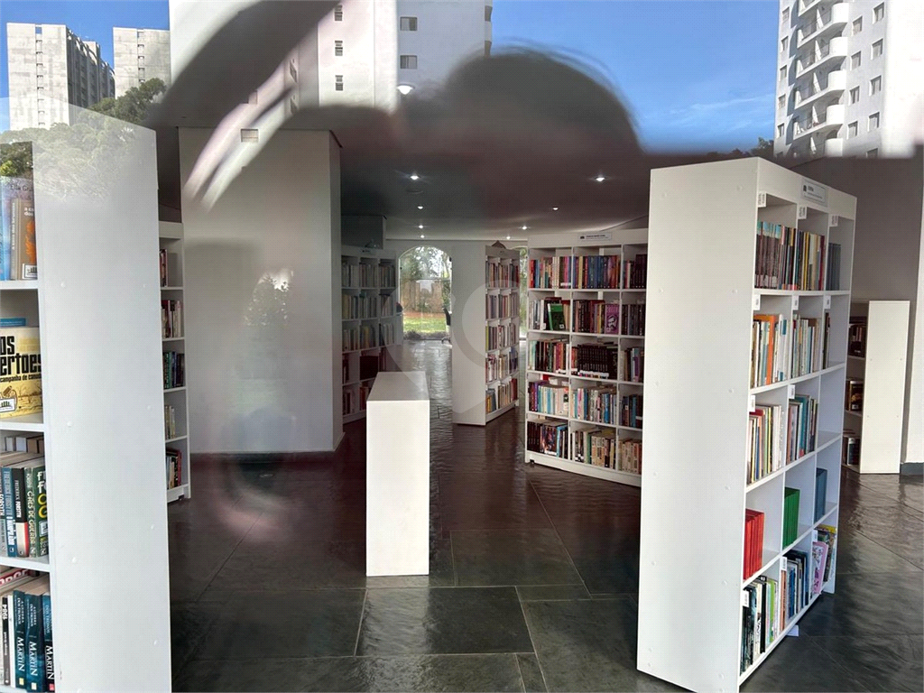 APARTAMENTO em MORUMBI