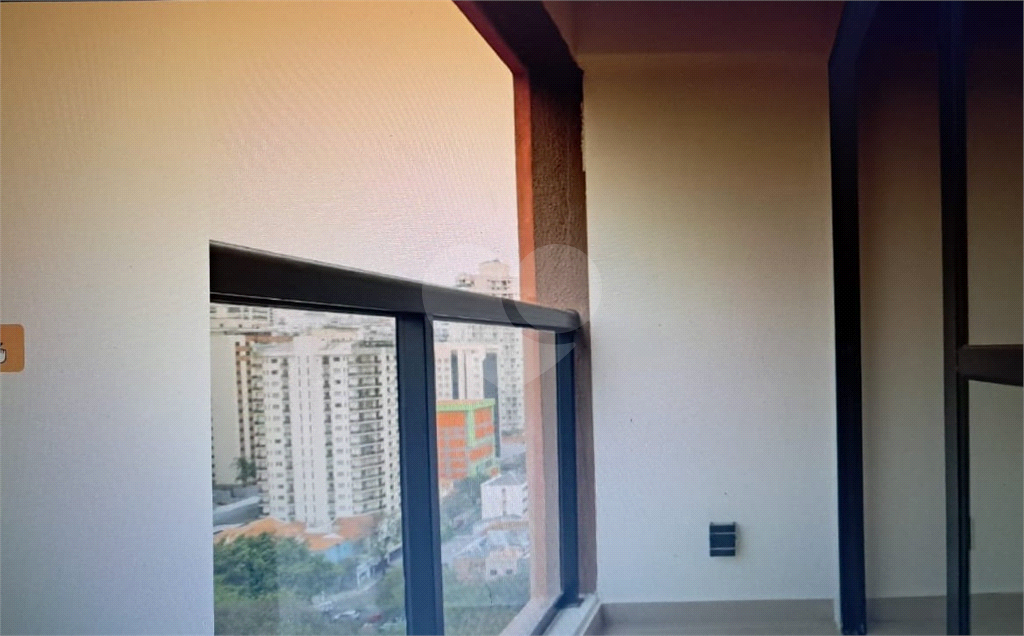 Imóvel 26m² com quarto, cozinha, sala e 1 vaga de garagem Pompéia