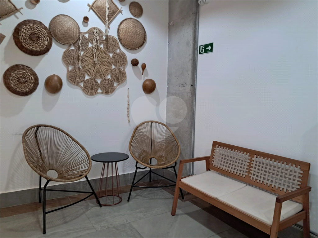 Imóvel 26m² com quarto, cozinha, sala e 1 vaga de garagem Pompéia