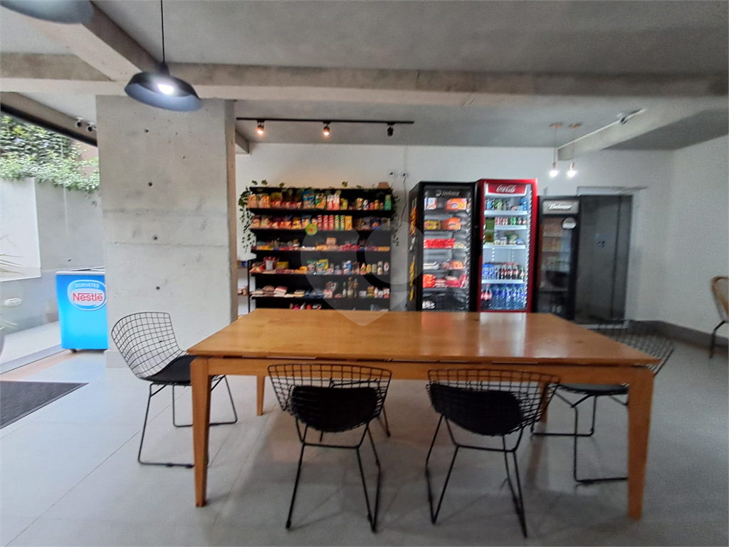 Imóvel 26m² com quarto, cozinha, sala e 1 vaga de garagem Pompéia