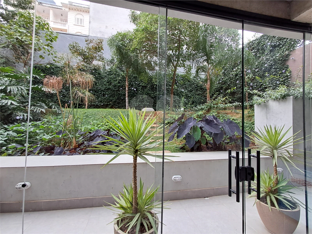 Imóvel 26m² com quarto, cozinha, sala e 1 vaga de garagem Pompéia