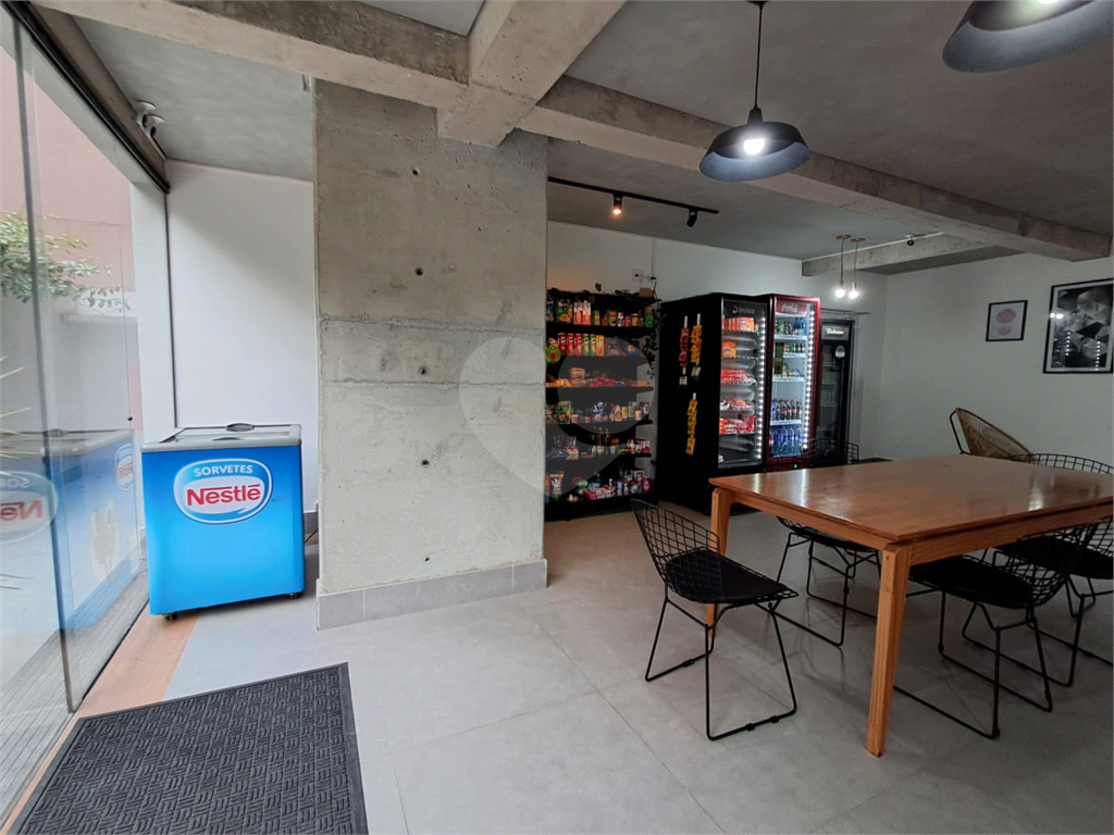 Imóvel 26m² com quarto, cozinha, sala e 1 vaga de garagem Pompéia