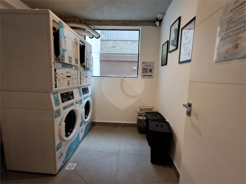 Imóvel 26m² com quarto, cozinha, sala e 1 vaga de garagem Pompéia