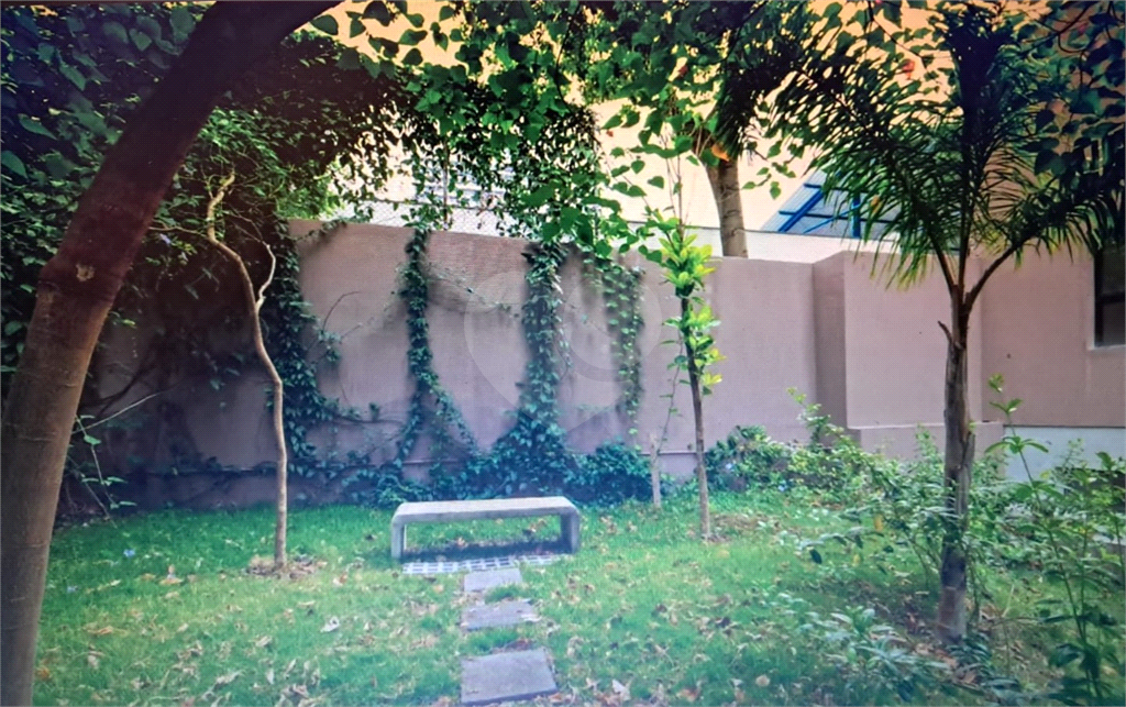 Imóvel 26m² com quarto, cozinha, sala e 1 vaga de garagem Pompéia