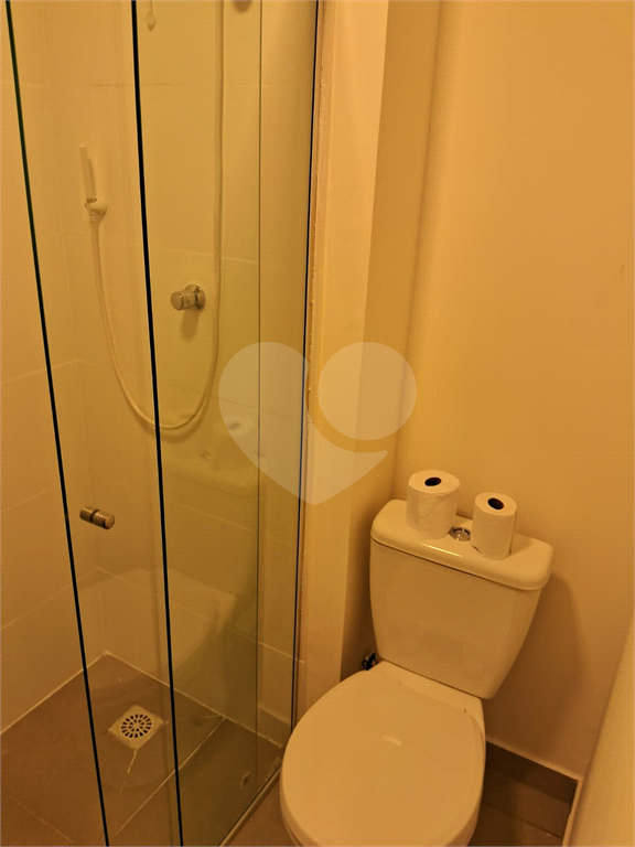 Imóvel 26m² com quarto, cozinha, sala e 1 vaga de garagem Pompéia