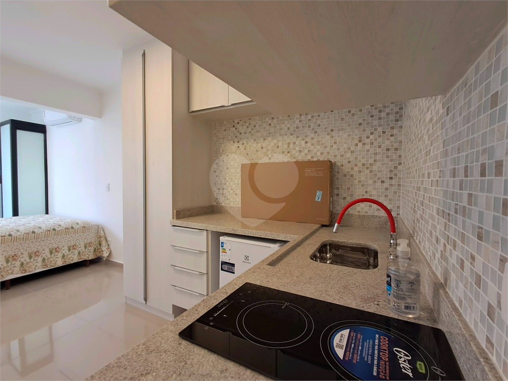 Imóvel 26m² com quarto, cozinha, sala e 1 vaga de garagem Pompéia