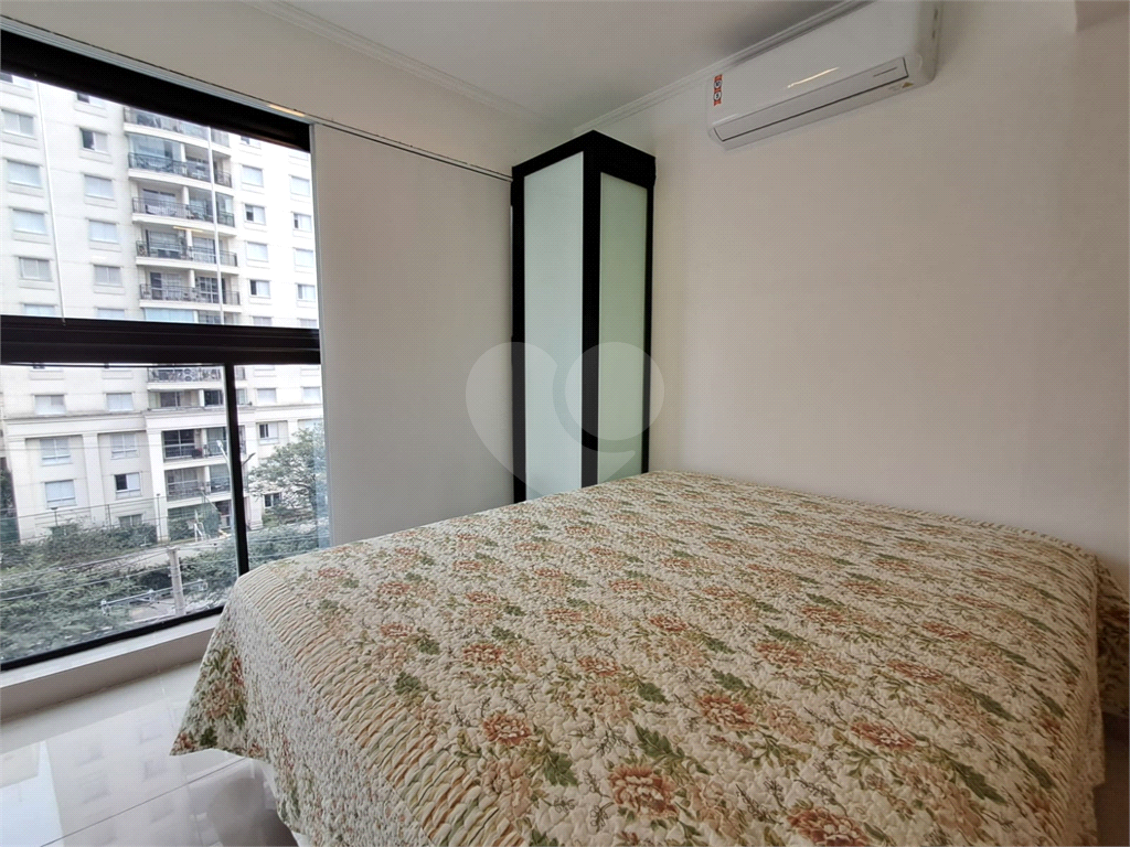Imóvel 26m² com quarto, cozinha, sala e 1 vaga de garagem Pompéia