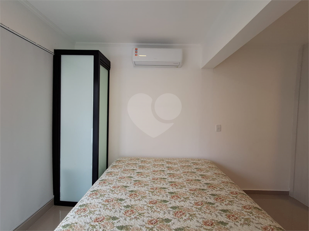 Imóvel 26m² com quarto, cozinha, sala e 1 vaga de garagem Pompéia