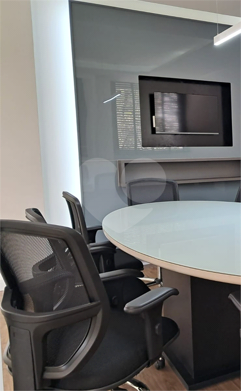 Imóvel 26m² com quarto, cozinha, sala e 1 vaga de garagem Pompéia