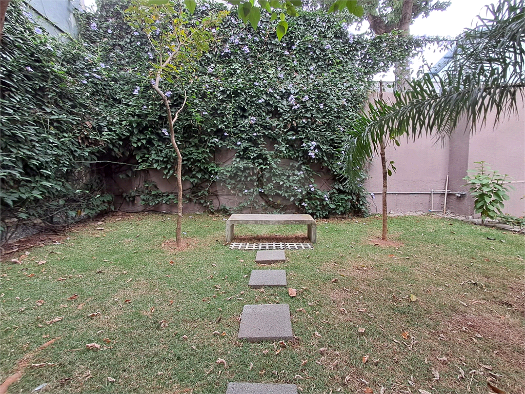 Imóvel 26m² com quarto, cozinha, sala e 1 vaga de garagem Pompéia