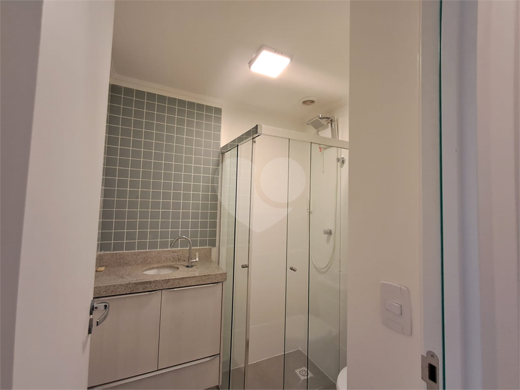 Imóvel 26m² com quarto, cozinha, sala e 1 vaga de garagem Pompéia