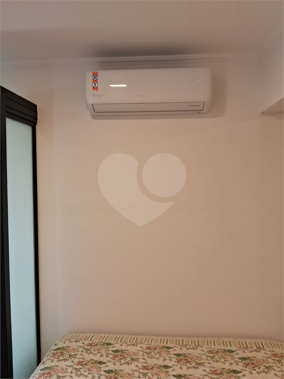 Imóvel 26m² com quarto, cozinha, sala e 1 vaga de garagem Pompéia