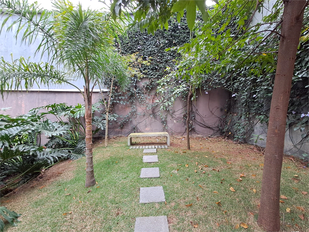 Imóvel 26m² com quarto, cozinha, sala e 1 vaga de garagem Pompéia