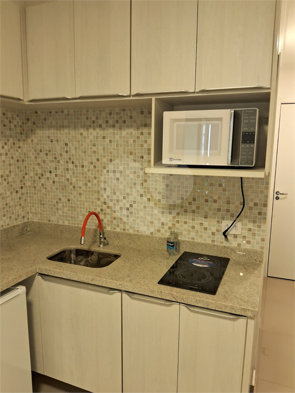 Imóvel 26m² com quarto, cozinha, sala e 1 vaga de garagem Pompéia