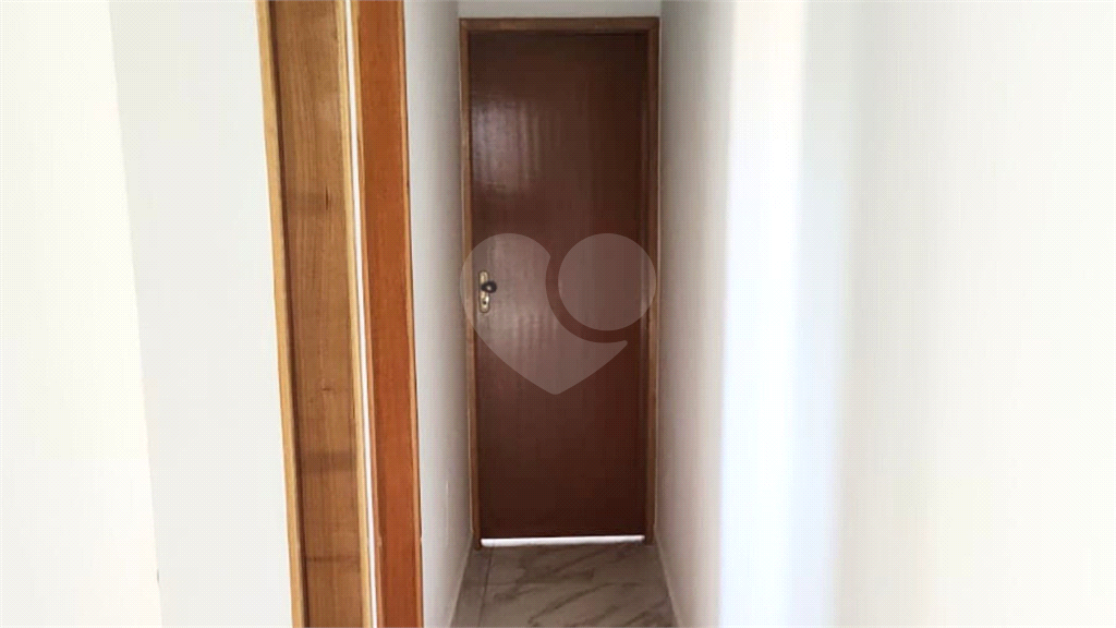 Sobrado Novíssimo à Venda – 3 Dormitórios, Suíte, Quintal e 6 Vagas – 132m² de Terreno