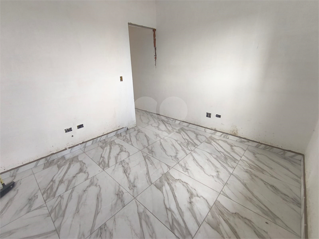 Sobrado Novíssimo à Venda – 3 Dormitórios, Suíte, Quintal e 6 Vagas – 132m² de Terreno