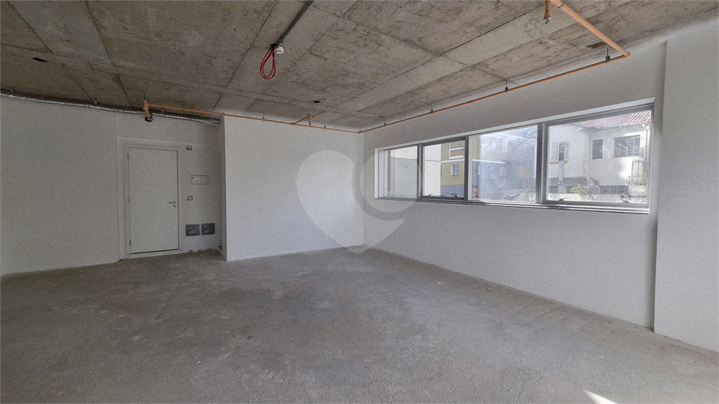 Sala comercial à venda com 50m² | 2 banheiros | 2 vagas individuais em Santana