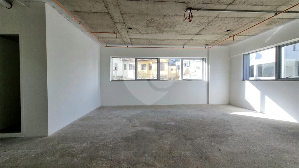 Sala comercial à venda com 50m² | 2 banheiros | 2 vagas individuais em Santana