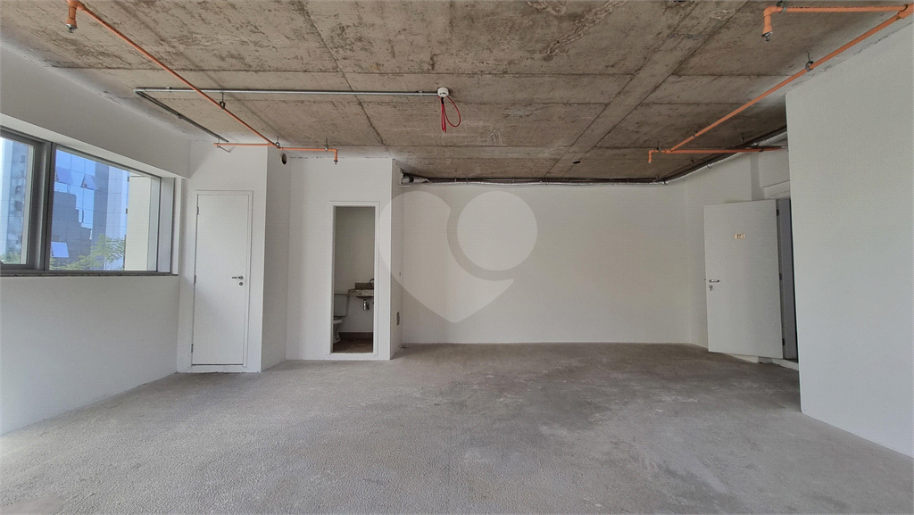 Sala comercial à venda com 50m² | 2 banheiros | 2 vagas individuais em Santana