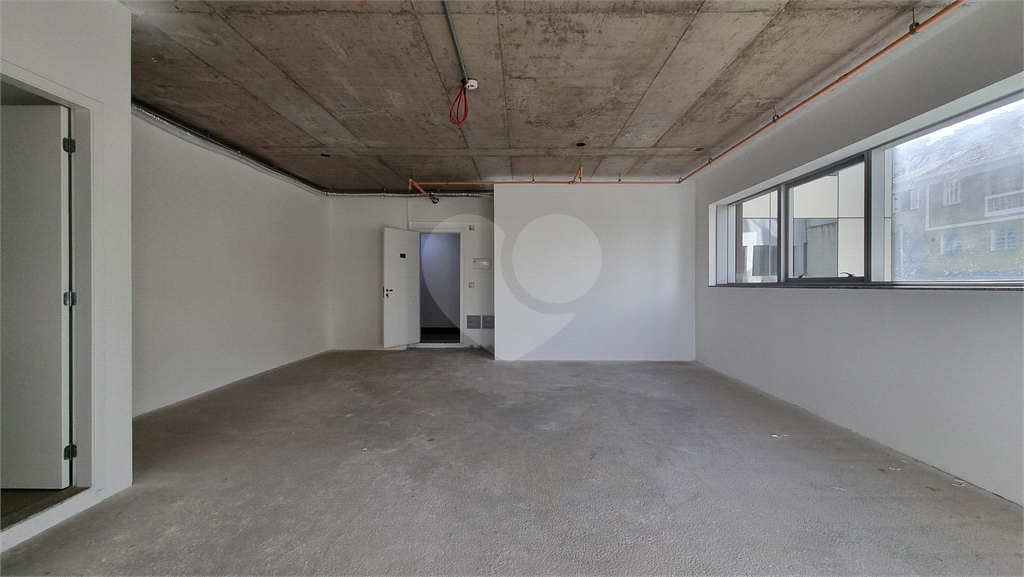 Sala comercial à venda com 50m² | 2 banheiros | 2 vagas individuais em Santana