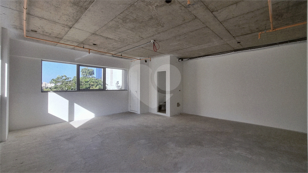 Sala comercial à venda com 50m² | 2 banheiros | 2 vagas individuais em Santana