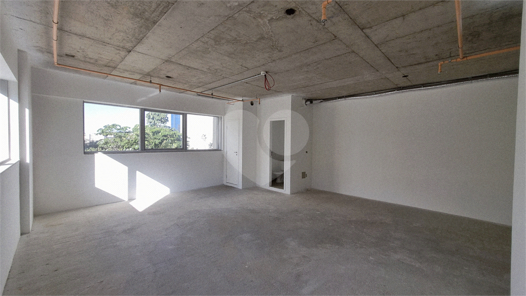 Sala comercial à venda com 50m² | 2 banheiros | 2 vagas individuais em Santana