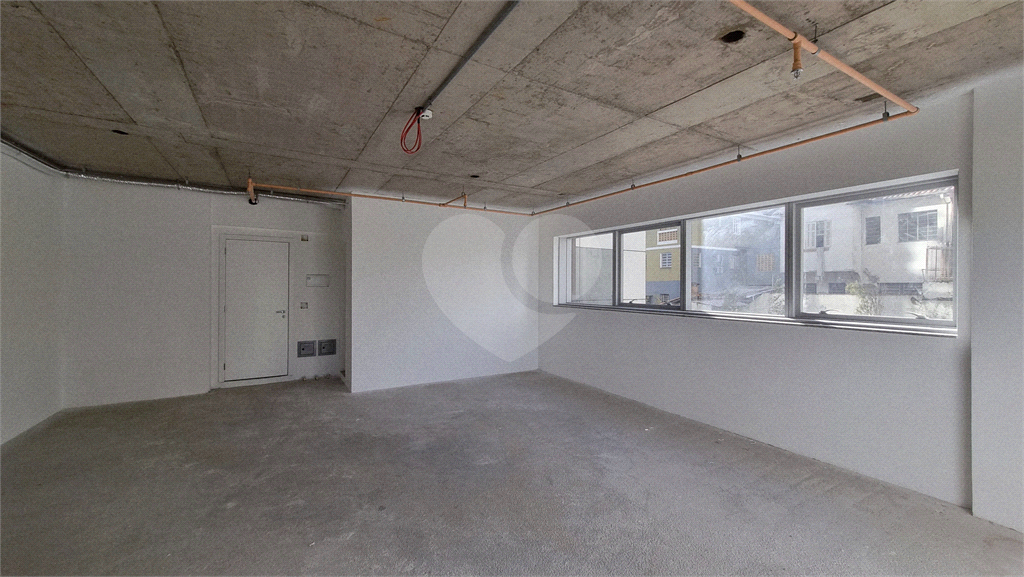 Sala comercial à venda com 50m² | 2 banheiros | 2 vagas individuais em Santana