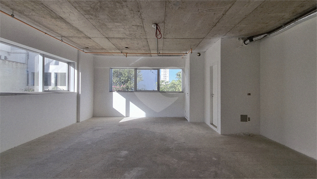 Sala comercial à venda com 50m² | 2 banheiros | 2 vagas individuais em Santana