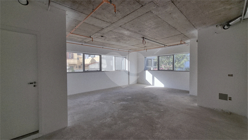 Sala comercial à venda com 50m² | 2 banheiros | 2 vagas individuais em Santana