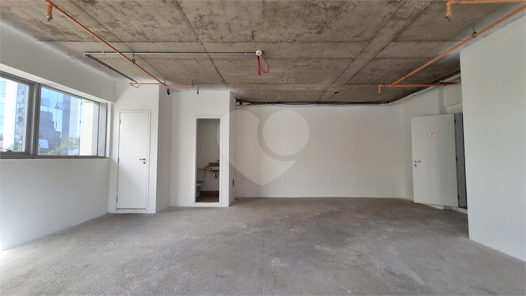 Sala comercial à venda com 50m² | 2 banheiros | 2 vagas individuais em Santana