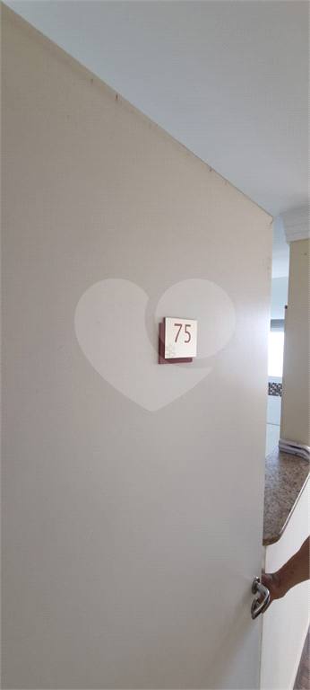 Apartamento com 2 dormitórios e uma vaga ao lado do Shopping Maia