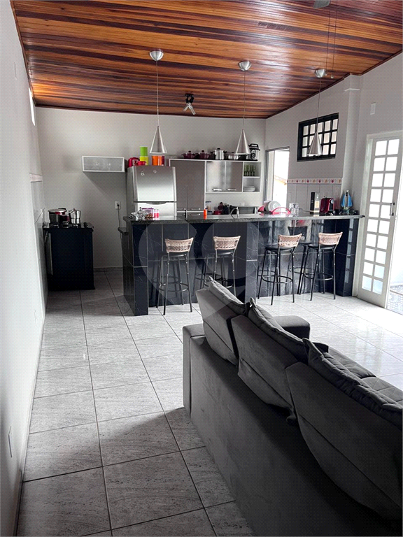 Casa à venda com 5 quartos, 240m² - Foto 9